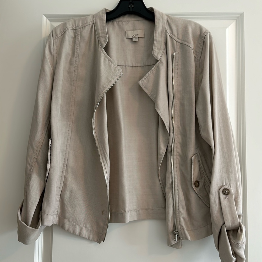 Loft utility jacket size small. Great condition.
